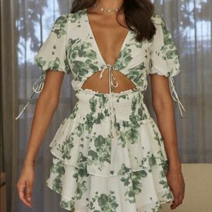 NWT SYLVIE SHIRRED LAYERED HEM DRESS FLORAL WHITE/OLIVE